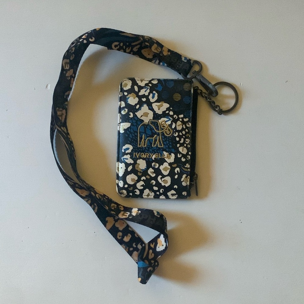 🌺Ivory Ella lanyard
